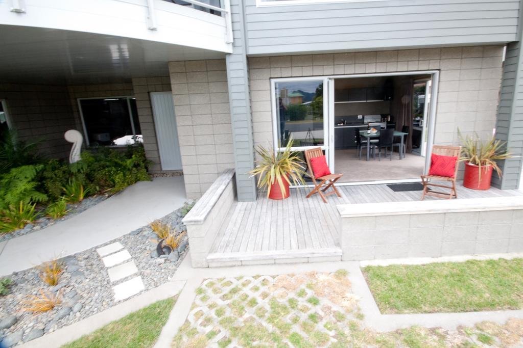 Bay Breeze Accommodation Cooks Beach Екстериор снимка
