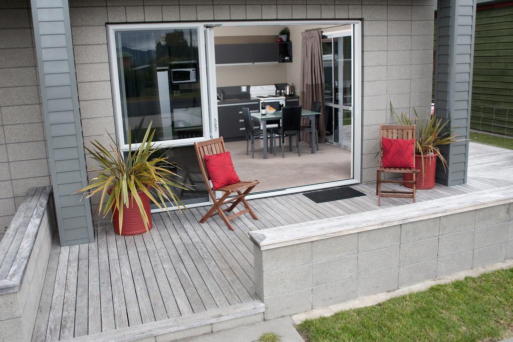 Bay Breeze Accommodation Cooks Beach Екстериор снимка