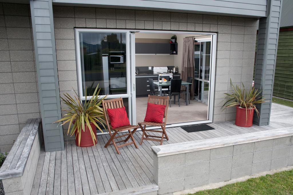 Bay Breeze Accommodation Cooks Beach Екстериор снимка